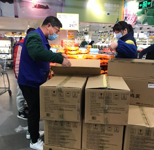 导购加班上货.jpg